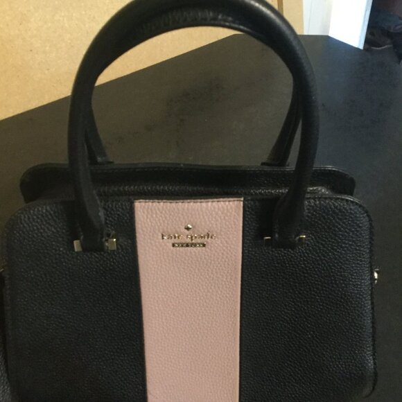 Kate Spade crossbody black and pink purse comes with dust bag clean condition - Picture 3 of 9